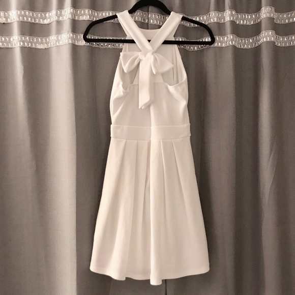 unknown Dresses & Skirts - White skater dress with bow